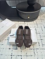 puma X openyy 联名运动鞋 姐妹们今年复古风真的好火的 看到这pumaxopenyy米色这设计这复古的感觉的 鞋子整体非常有质感整体的鞋型非常的复古