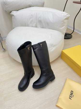 FENDI First 防滑大底 高筒靴 原版金属logo 秋冬新品明星同款 黑色头层牛皮 Fendi FW 秋冬新品才发布，就已经有众多明星开始穿这款运动鞋 - 点击图像关闭