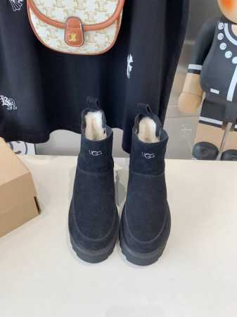 出厂价 UGG女神必备-厚底松紧鞋上线啦 UGG秋冬新款四叶草厚底鞋上市 颜色:经典栗色 黑色 鞋底厚5.5厘米 显高挑更易搭配 翻毛皮的材质 更贴合脚背 舒适 - 点击图像关闭
