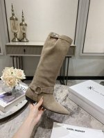 Isabel Marant 伊莎贝尔尖头马鞍扣按扣褶皱平底套筒长靴 铆钉长靴。简约百搭款。材质：鞋面:头层小牛皮 牛反绒。牛皮内里，真皮大底。 码数：35-39