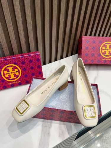 Tory Burch 拿货 ，全套包装加40元 外贸订单新款跟鞋，商务出行的最佳选择，跟高3.5cm,高档层皮包跟，里外进口混种羊皮，烤漆金属扣，橡胶大底，35