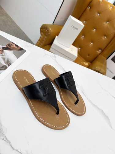 真皮底 CELINE 赛琳 2024春夏新品夹趾鞋鞋面采用小牛皮加经典压花Logo油边工艺，质感非凡上脚超级好看颜色：黑色，白色，棕色，红色，银色内里：羊皮，面