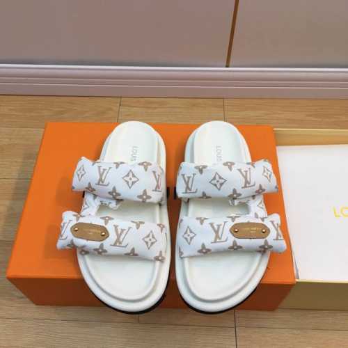 lv pool pillow Comfort 系列情侣款凉拖 火爆发售 高级慵懒风 百看不厌款 时尚度拉满 细节用心感受 反复调试配色 老花新配色 简直不要太好