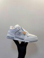 LV Trainer Sneaker 一如继往的给足安全感，实物比图片更好看更精致！梦中情鞋击败～99% 多巴胺百搭，糖果色系真的好甜 元气度满满的 奢华品质，