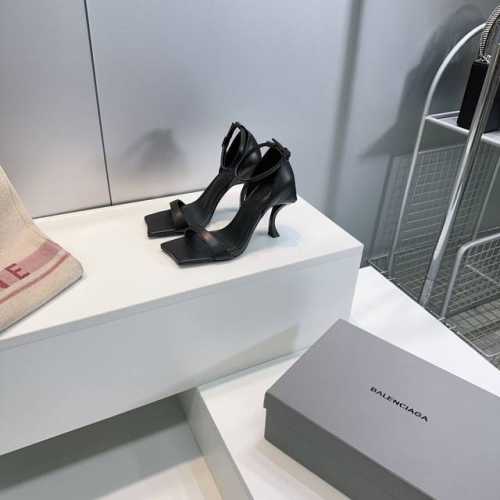 高品质出厂 ！顶级品质Balenciaga巴黎世家25春夏新品异形跟弓形方头高跟一字带简易凉鞋 上脚超级无敌女神范 尽显时髦优雅气质，令脚下每一步都散发迷人魅力