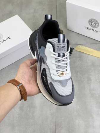 工厂价 实价 爆款 Versace 范思哲男鞋高端品牌，鞋面采用意大利进口头层小牛皮头层猪皮内里垫脚制作，让行走更加便捷舒适！独家新款，惊世之作！打造时尚个性衬 - 点击图像关闭