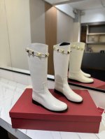 VALENTINO华伦天奴 高级辣妹kelly Jumping骑士靴顶级牛品匠心好货经典再现拒绝不了的款式谁穿都好看 特别有质感的五金衬托出满满的高级感 优雅