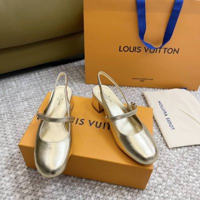 后空 单鞋 Louis Vuitto*Ss24 L驴牌新款侧扣金属字母标标单鞋 后空粗跟凉鞋 原版套楦 顶级品质 鞋面：进口牛漆皮 内里：进口羊皮里 大底：真皮