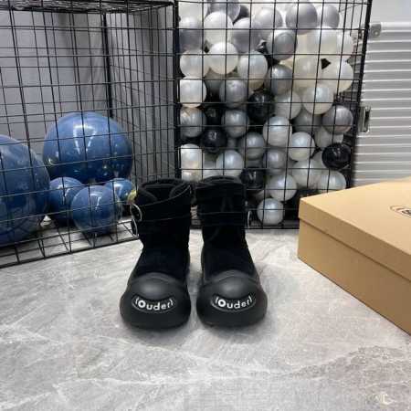 出厂 ouder snow秋冬新款雪地靴系列 明星同款！刷爆小红书超级软糯糯 延续经典大头设计，圆弧形鞋头有足够的空间伸展贴合脚型。采用可调节扣加鞋舌设计，穿脱 - 点击图像关闭