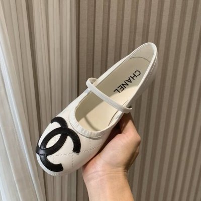 chane* 小香经典大双C蝴蝶结 芭蕾舞鞋 一起做个奶乖奶乖的香香女孩呀 看到这双鞋的时候我是直接原地心动 经典与艺术感兼具 日常出街造型随你凹 鞋面采用进口