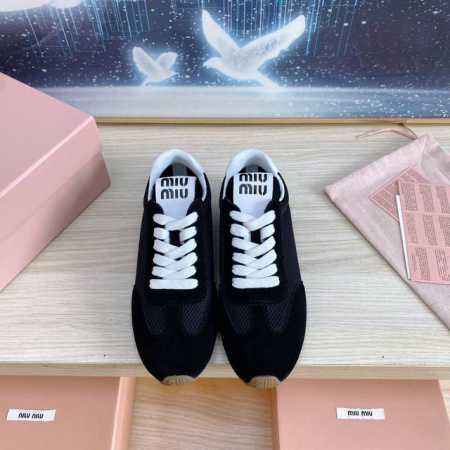 跑量价 P310 缪缪Miumiu早春新款 火爆款休闲鞋 小白鞋 今年主推款 复古做旧时尚 简约高级 随意搭配 上脚非常舒适，年度必入款！鞋面原版牛反绒，内里羊 - 点击图像关闭