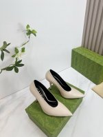 出厂 2025 Sss新款报到 Gucci 古*奇 原单品质 原汁原味的欧式风格 上脚非常完美穿搭上配此鞋 优雅大方 晶莹剔透 无论种各配件材质 都是家独一比一