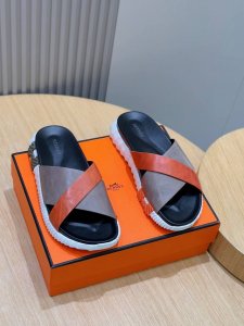 实价 Herme*H家Infra男士凉鞋拖鞋-原版复刻 购入原版一比一打造，大底私模，每个颜色对应的大底颜色跟原版一样的。懂货的来 超轻鞋底采用对比色设计，脚感