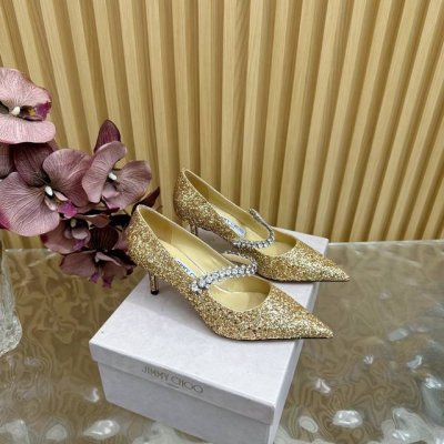 jimmy Choo 吉米周经典钻石链条 尖头高跟拖鞋 超绝的水晶鞋 美到移不开视线 鞋型做的非常秀气 不会过分窄长 内部空间很足 让脚趾能足够的放松 水钻在脚