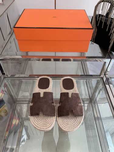 Hermes 爱马仕 25Ss新款男款凉拖喜欢二舅姥爷拖鞋的一定不能错过这款草编拖鞋 好穿百搭又经典 面料进口牛皮配搭水染牛里 大底进口原版麻绳中底 意大利真皮