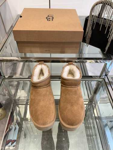 UGG经典系列全新升级厚底雪地靴 check 你的随性复古棕色系look，点亮街头拿捏 潮酷不费力~厚底铅笔靴 大橘底一秒蹬厚底TAZZ秋冬装备齐活，玩不一样的