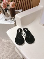 therow Ss25 New Arrival～ Tr 25春夏纯皮人字拖 简约好看，有调性； 鞋底带一丢丢跟，春夏搭配太美了 Size 35-42