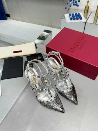 真皮大底 华伦天奴新款新品 经典 小铆钉五金配件，鞋面亮片工艺衬托出满满的高级感，新一季不负期待！ 值得入手★绝对的上档次原版1：I制作， 经典独特优雅风格 创 - 点击图像关闭