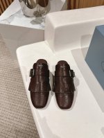 厂价半拖 乐福鞋 Prada 普拉达25Ss新品复古 走秀流苏乐福鞋半拖鞋系列 流苏搭配雕花工艺设计 网红Ins热捧 复古又时尚 上脚非常舒适又百搭！ 鞋面采用