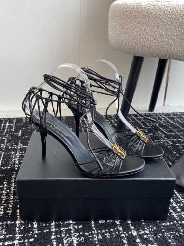 代购级 24ss 早春大热ysl 圣罗兰 * 全新鞋型 唯有YSL最懂女人心不接受反驳超级无敌女人味神器女人必备。系带凉鞋，美到窒息，最懂女人的高跟鞋，blin