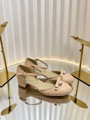 迪奥 Dior 2025春夏高定系列新款 Ballet 标志性电绣藤格纹低跟芭蕾舞女鞋 Cd字母Logo珍珠扣粗跟蝴蝶结凉鞋 材质 进口金属羊皮 环保藤格纹粗花