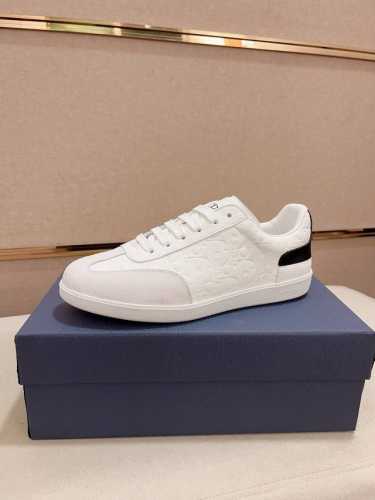 工厂价 迪奥 Dior 新款休闲运动风男鞋，全新春夏季款设计，完美做工，系带款打造装柜品质，鞋面：进口头层牛皮，羊皮内里柔软舒适，超轻tpu耐磨大底、简约、百搭