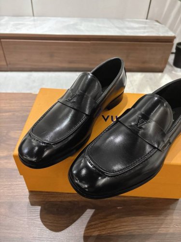 louis Vuitton Lv男士精品皮鞋，顶级品质，鞋面牛皮，水染牛皮内里，真皮大底，码数39-44 38.45.46定做不退不换