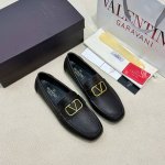 调工厂p价 男装男鞋 运动原单 Valentino 华伦天奴 选用进口牛皮搭配进口水染牛里 标志性五金与及标志性耐磨大底 38-45 valentino包装 所