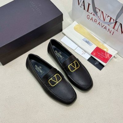 调工厂p价 男装男鞋 运动原单 Valentino 华伦天奴 选用进口牛皮搭配进口水染牛里 标志性五金与及标志性耐磨大底 38-45 valentino包装 所