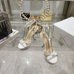 出厂价 2025春夏新款迪奥真丝高跟凉鞋女士钉钻跟露趾高跟凉鞋 精致高跟映衬娜娜身姿，迷人钻扣折射熠熠光辉，举手投足间流露古韵风情和倾城之美 摩登随性靓丽色彩融