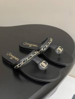 顶级品质 配飞机盒 25P夏季新款Chanel香奈儿 小香夹脚拖鞋双C扣链条平底拖鞋 百搭显脚瘦气质款，颜值爆棚的一款拖鞋，任意搭配都很绝！懒人拖鞋值得推荐 鞋