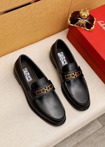 商品商标 Ferragamo 菲拉格慕 休闲皮鞋 正码码数: 38-44 45.46订制 商品材料 精选 进口头层小牛皮鞋面+奢华五金扣 进口水染牛皮内里 强烈