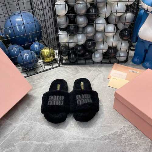miumiu ss24 new arrival～ M家2024缪缪 秋冬新款字母羊毛拖鞋 超舒适的Miu毛拖 简约 随性 时髦有范， 慵懒又不乏高级感，最舒适的