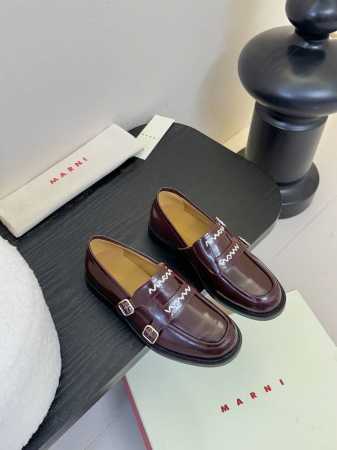 Marni 25Ss 春夏新款 矮跟乐福鞋 乐福鞋是鞋业界的天花板，永不过时的一个代名词、想好的心情一定要有一双舒服的鞋子 选材柔软透气、款式洋气大方、乐福鞋穿 - 点击图像关闭