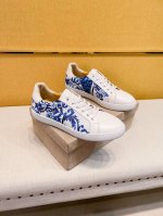 实 品牌Versace 范思哲官方旗舰店意大利区域 全球第一批首发官方新款独一无二 鞋面采用优质意大利进口原版头层牛皮 假一赔十 舒适透气羊皮内里 鞋底越南耐磨