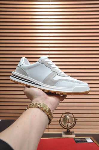 出厂价 Thom Browne 汤姆.布朗 Tb官网同款原单爆款运动鞋 头层牛皮加透气布料1：1原板 羊皮内里鞋身配件一比一开模 专柜品质 亲们你还为穿着搭配鞋