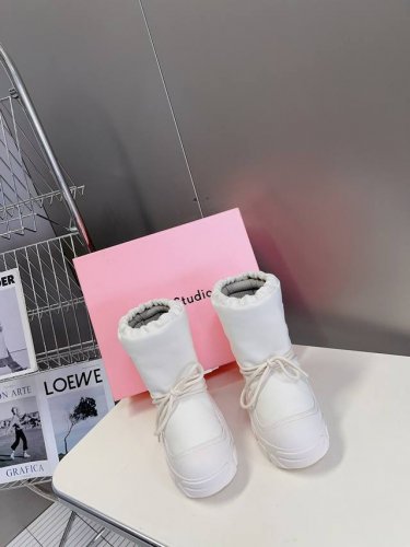 Acne Studios ～vs冬季爆款雪地靴系列 圆头厚底笑脸雪地短靴 冬日吸睛神器胖乎乎，软绵绵的，简直可爱到靴筒收口设计，缠绕式鞋带样式，美观又防止鞋脱落