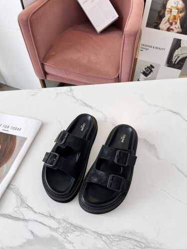 CELINE 赛琳 2024春夏新品凉鞋五金扣饰原版1:1定制鞋面采用全油边工艺，楦形流畅完美，上脚百搭舒适码数35-40 41定做不退换
