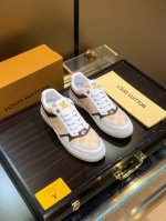 商品名称：Louis Vuitton 路易 威登 正规码数: 38-44 休闲鞋 商品材料：精选 牛皮鞋面，柔软羊皮内里；原厂大底。