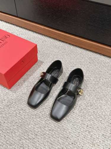 顶级品质 Valentino Ss24 New Arrival～ 华伦天奴2024春夏｜玛丽珍新品 简约秀气 高级精致 上脚超显优雅气质， 好看好穿好搭舒适度满