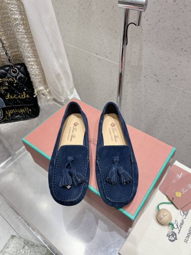 出厂 Loro Piana* Lp诺悠翩雅新款流苏豆豆鞋一脚蹬乐福鞋 简约时尚 脚感超级舒适 一天可以暴走两万步的鞋子 超级百搭款！ 鞋面采用独特针织面料制作工