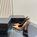 YSL 圣罗兰 SS2024新品 优雅大气高跟凉鞋 尖头高跟拖鞋淡淡的夏日里怎么少得了一双仙女鞋 各种小裙子搭配起来 完全不挑脚型哦 通透的闪钻在光线的照耀下呈