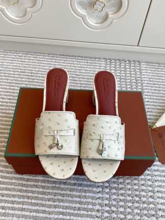 批鸵鸟纹 代购级 Loro piana Summer Charms Ser LP女士凉鞋拖鞋产品详情：这款鸵鸟纹牛皮凉鞋搭配饰有Loro Piana My Ch - 点击图像关闭