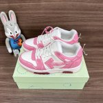 顶级版本Tfboys X Off-White 圆头系带低帮板鞋情侣款白粉。 美国设计师Virgil Abloh 以年轻世代的流行文化为号召，-手创立奢华街 头潮