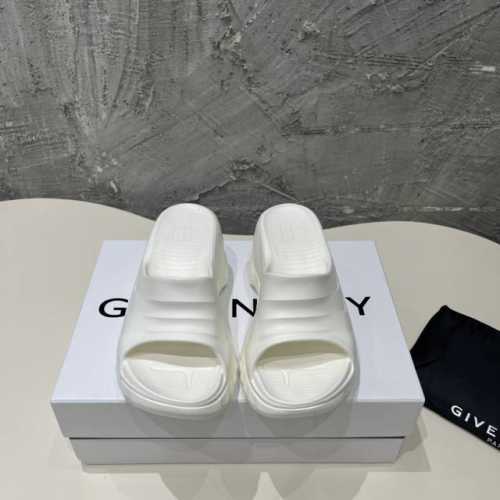 Givench*纪梵希春夏新品棉花糖厚底坡跟拖鞋出圈 火爆全球 Ins博主人手一双这双Marshmallow鞋 设计感巨潮坡跟设计走起来很稳又有舒适度可满足各种