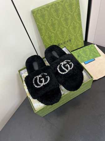 Gucci 最新24新款水钻羊毛拖鞋 欧洲进口A级羊毛 与原版一致满鞋全部采用纯羊毛 鞋面和垫脚logo采用混种羊皮， 大底与原版一样的TPU材质底片耐磨防滑 - 点击图像关闭