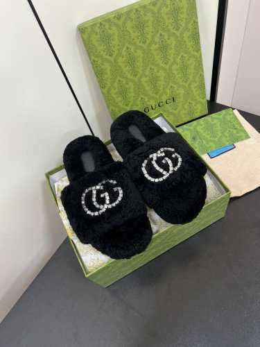 Gucci 最新24新款水钻羊毛拖鞋 欧洲进口A级羊毛 与原版一致满鞋全部采用纯羊毛 鞋面和垫脚logo采用混种羊皮， 大底与原版一样的TPU材质底片耐磨防滑