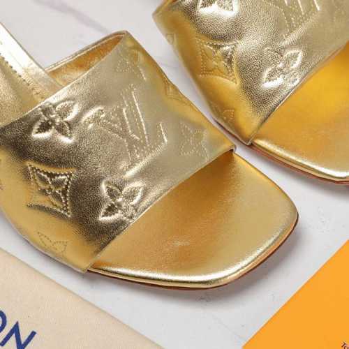 驴家新品 Lv顶级版本专柜主打最新款驴牌拖鞋 硬货上新 代购级别！高级感十足！国内外博主刷爆的一款，复古又时髦 上脚美炸了！官网主推款！ 鞋面：原版牛皮印花 垫