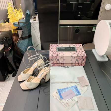 Jlmmy Choo周仰杰224 专柜23款3D蛇纹磁铁盒包装 顶级版本，低端勿比。摩登鞋履，街拍神器sae水晶链粗跟凉鞋，特殊材料款v口方头凉鞋。 整鞋采用施 - 点击图像关闭