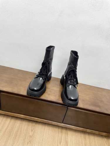 代购级 stuartweitzman fw24 new arrival～杨紫大姐姐同款厚底系带马丁靴 sw新款厚底马丁靴百搭实穿，可盐可甜的单品酷酷的 鞋面：进